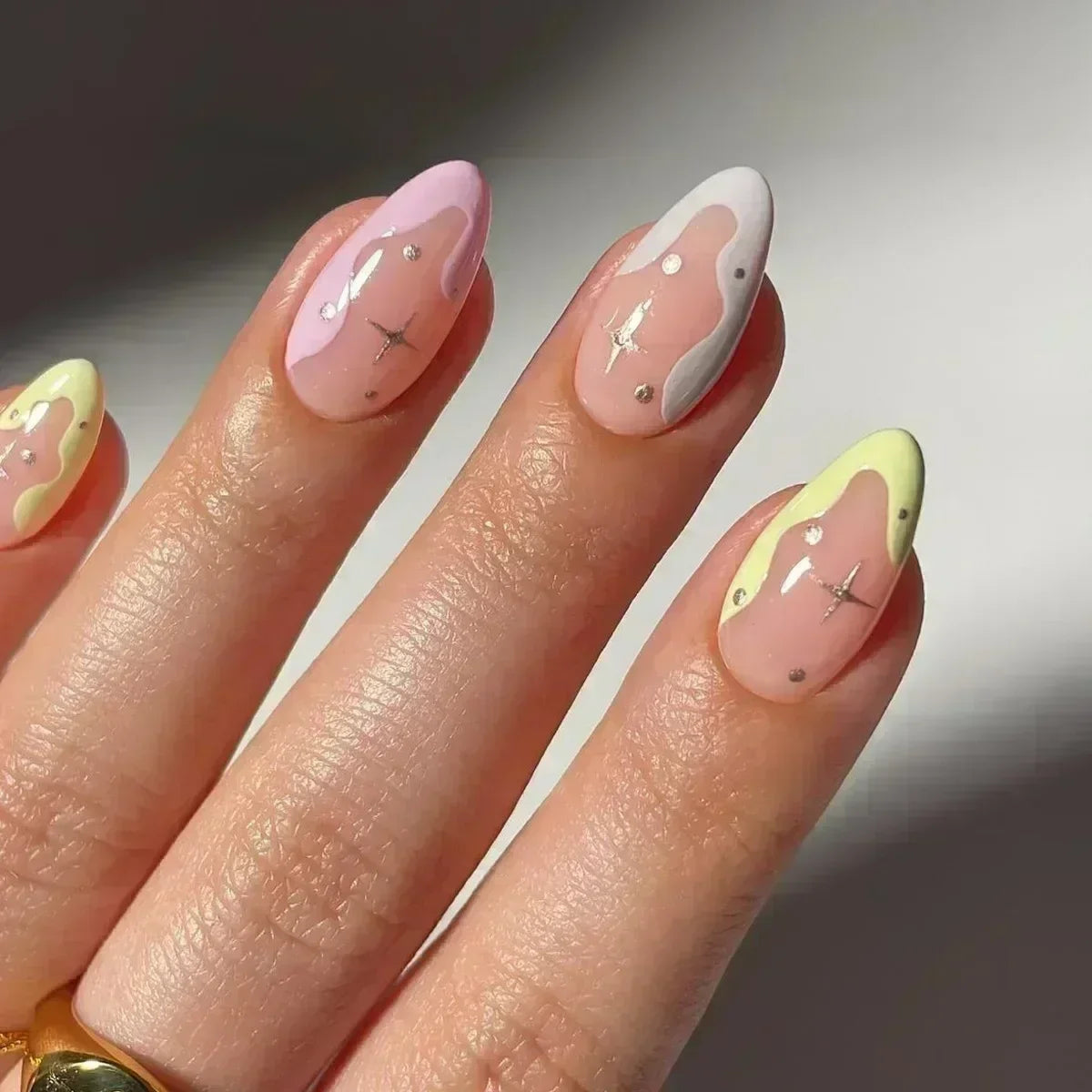 24 Pcs Almond Shape French False Nails with Glue Press On White Edge Design Simple Wearable Pink Stiletto Nail Tips